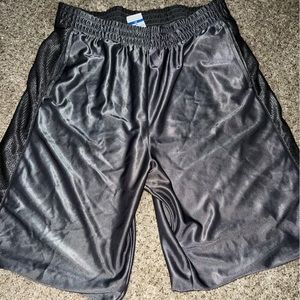 Starter boys basketball shorts size XXL